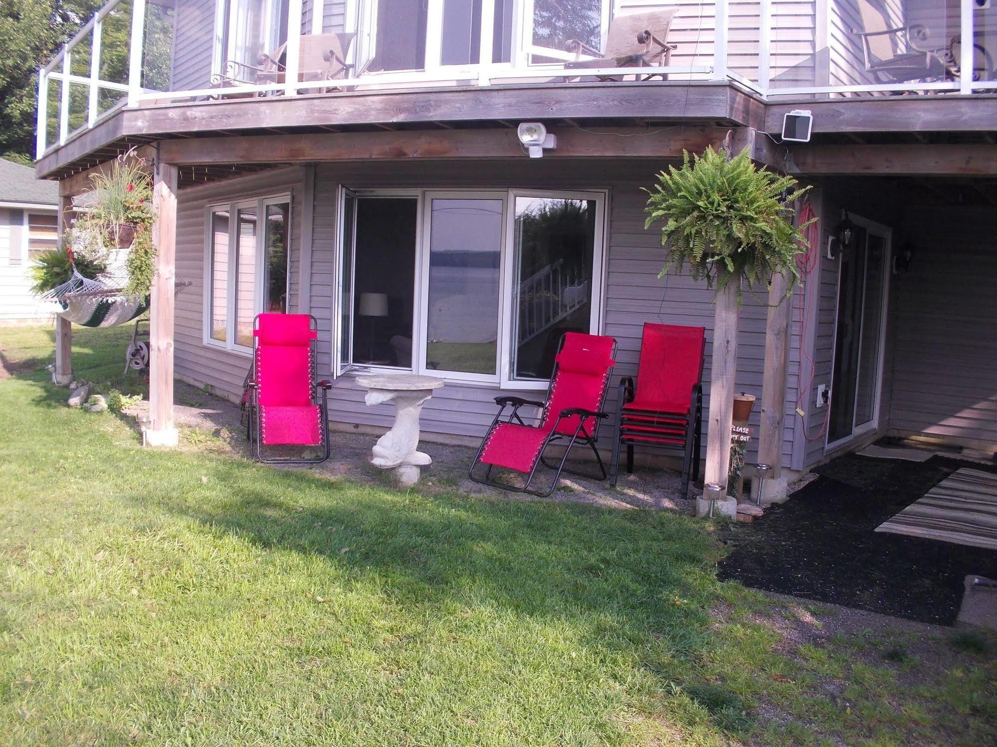 N' This On The Bay -Lower Level Vacation Suite Wiarton Exterior photo