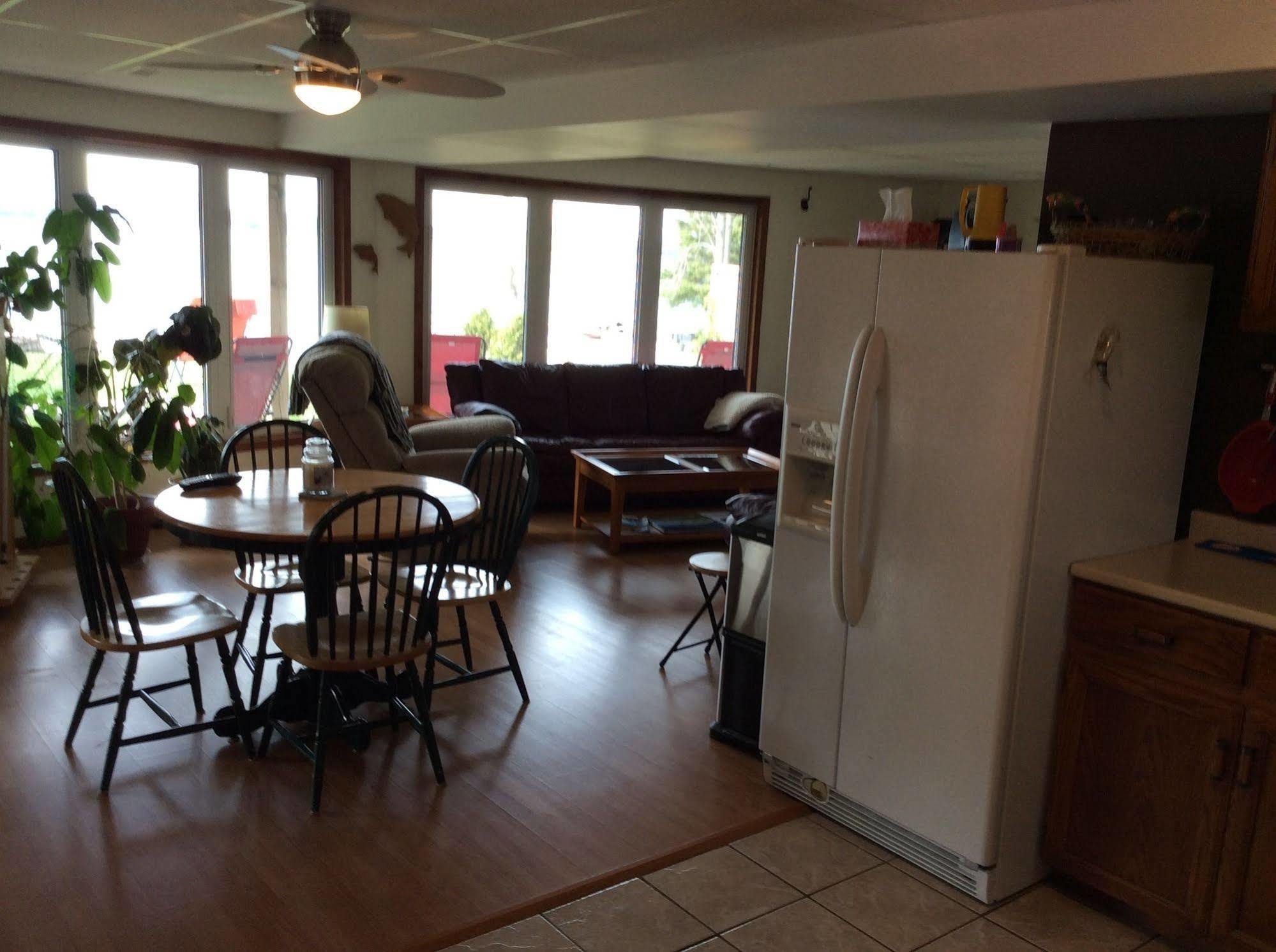 N' This On The Bay -Vacation Suite Wiarton Exterior photo